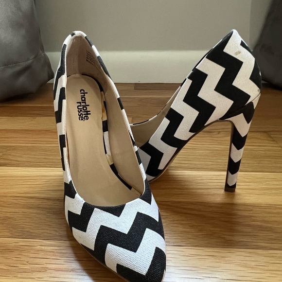 NWT Charlotte Russe Black and White Chevron Heels - Picture 4 of 4